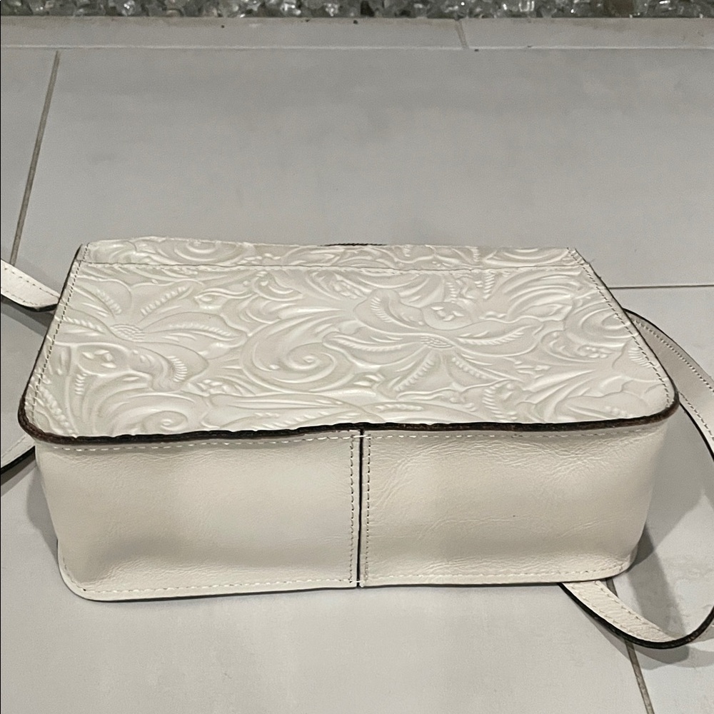 Patricia Nash Cream Embossed Crossbody Bag - Picture 7 of 9